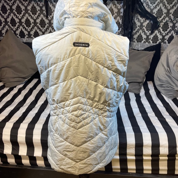 Fossa Apparel Compressible, Removable Hood Vest - Picture 6 of 10